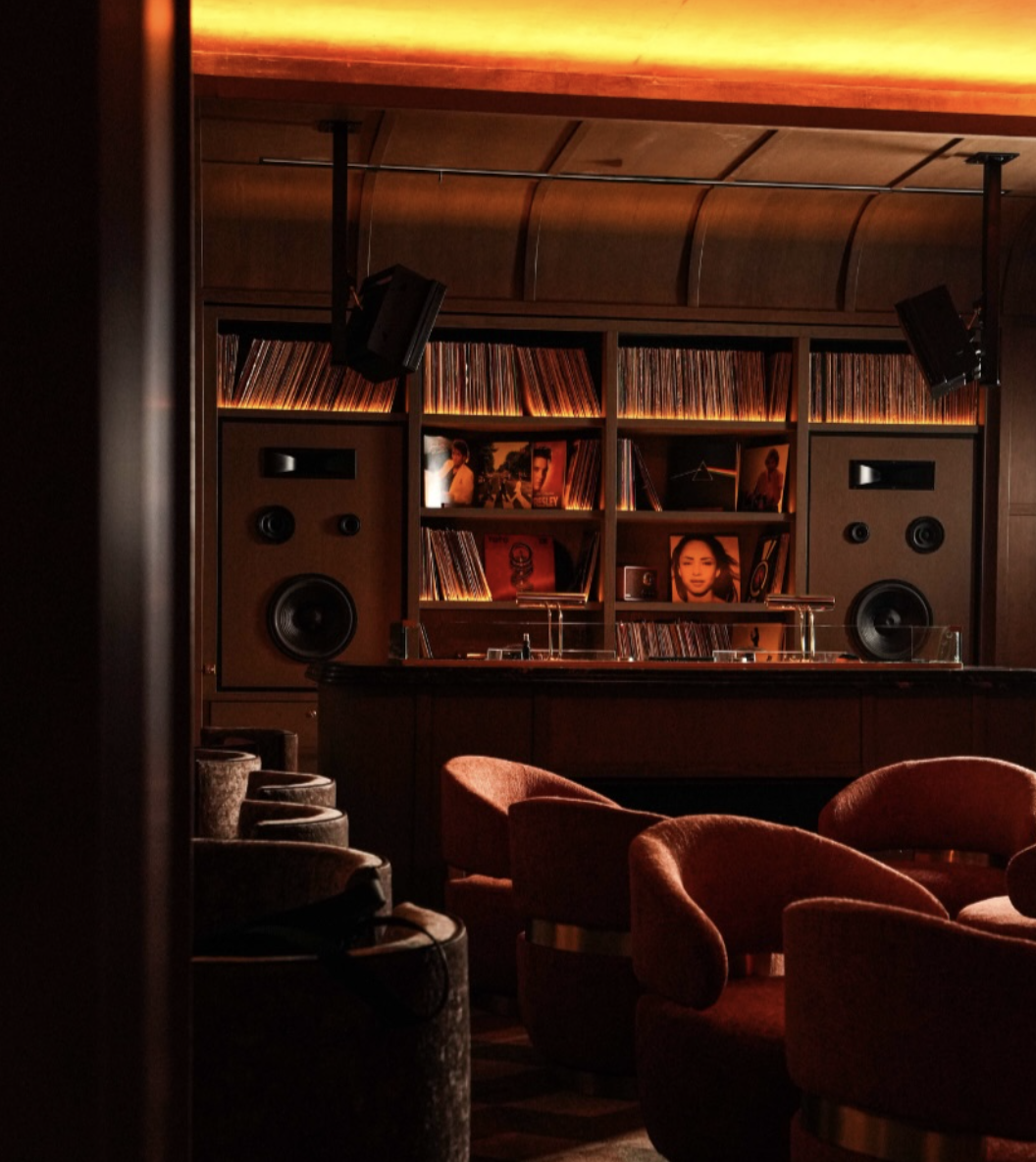 400 VINYLE ROOM