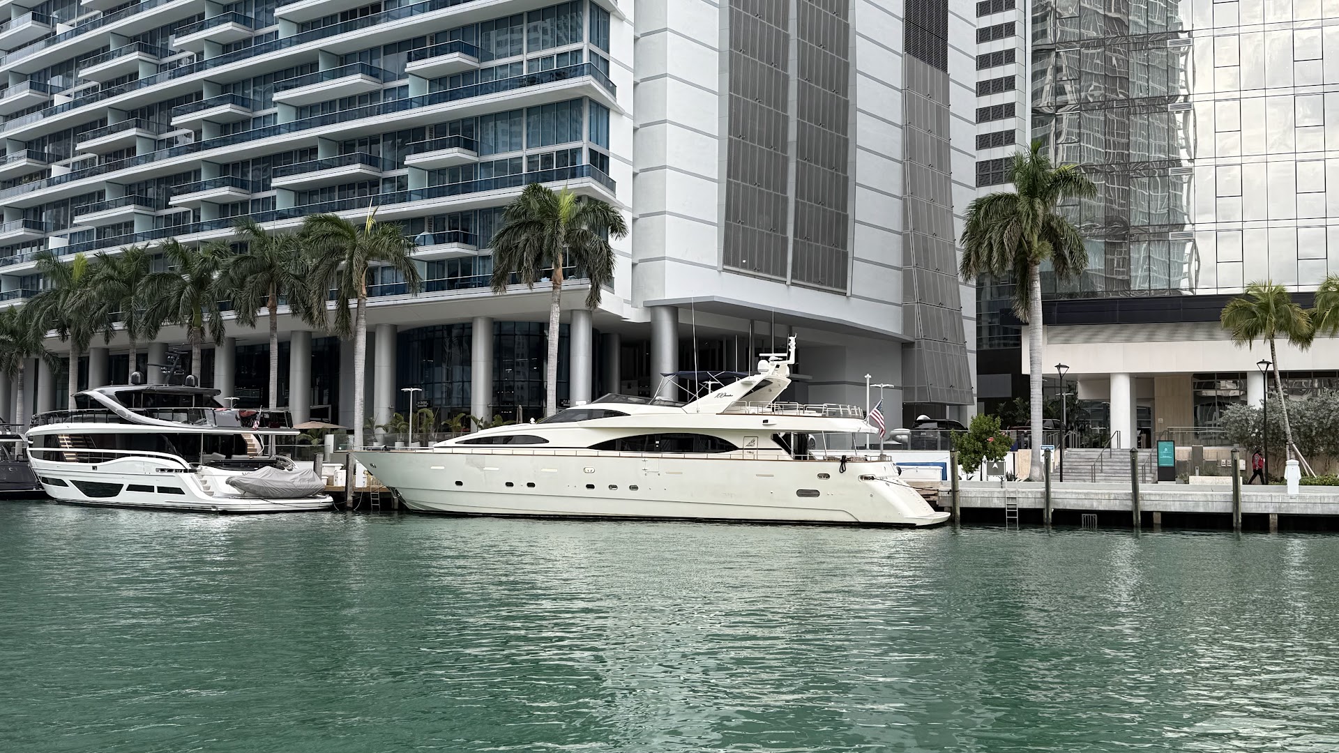 100' Azimut Jumbo Flybridge