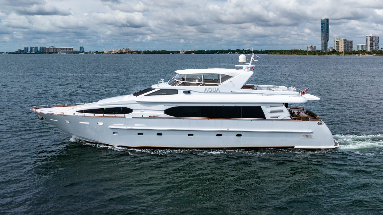 105' Aqua *(Includes: Jaccuzi)