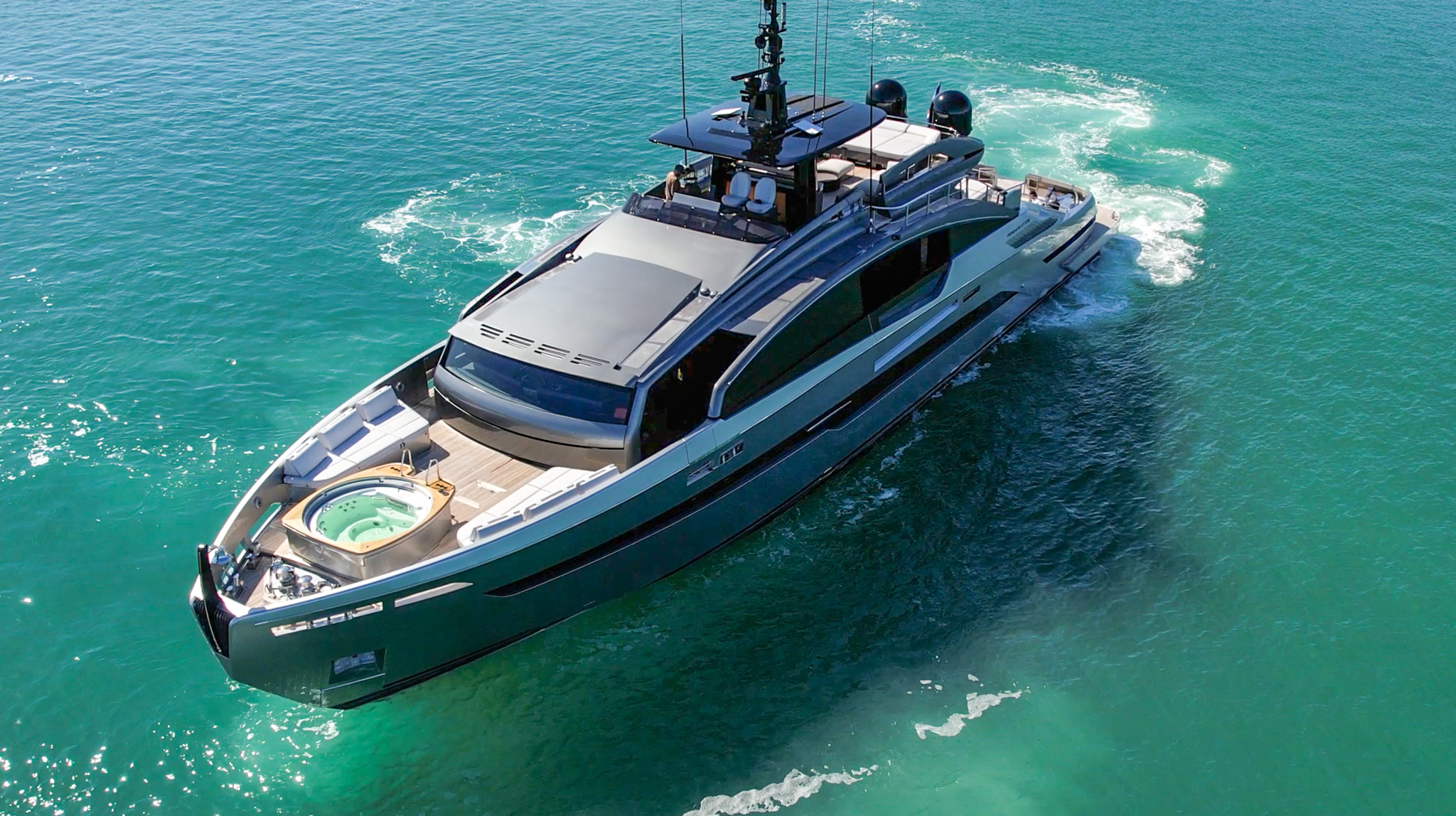 116' Pershing GTX