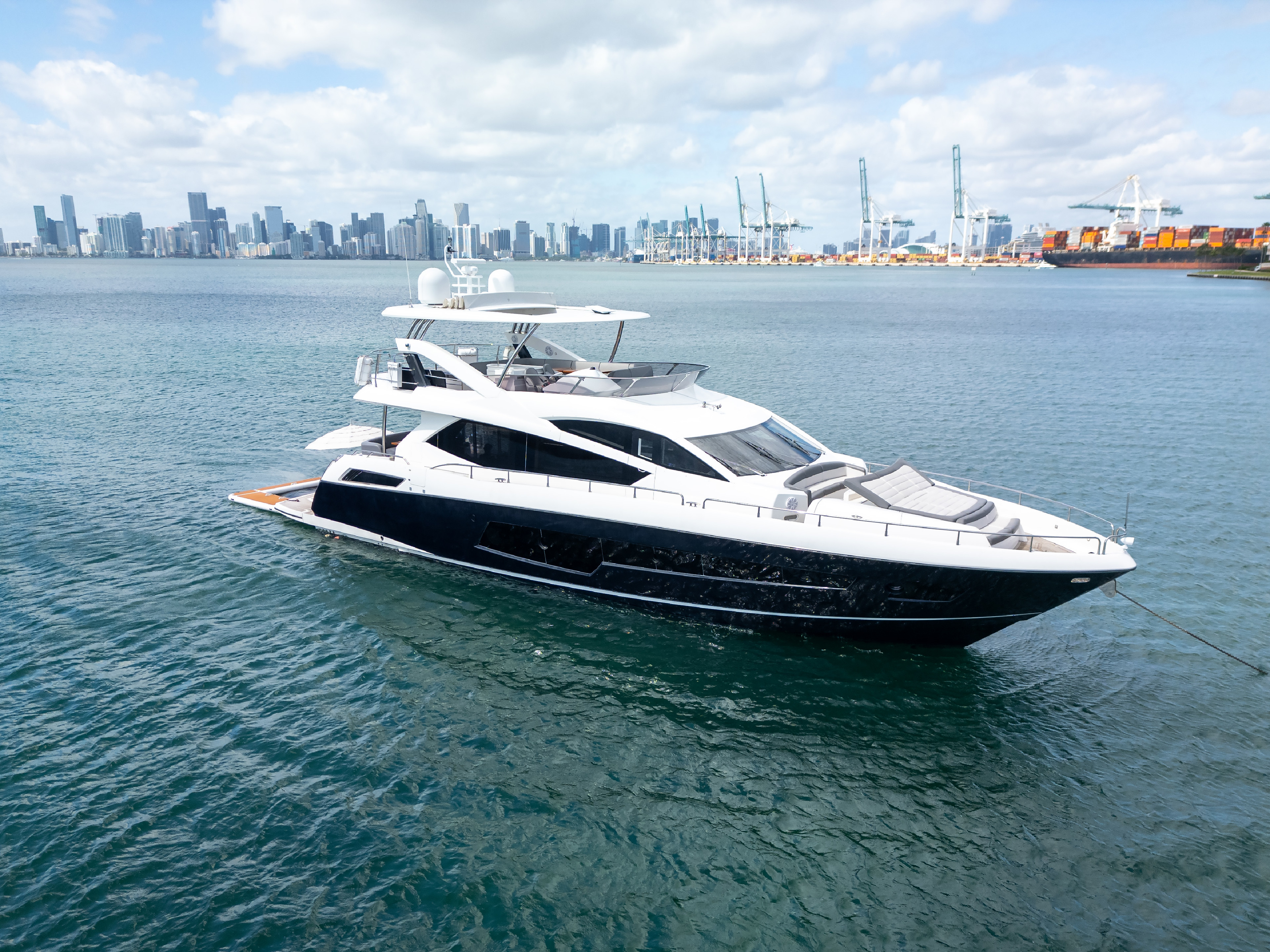 80' Sunseeker Flybridge SMU